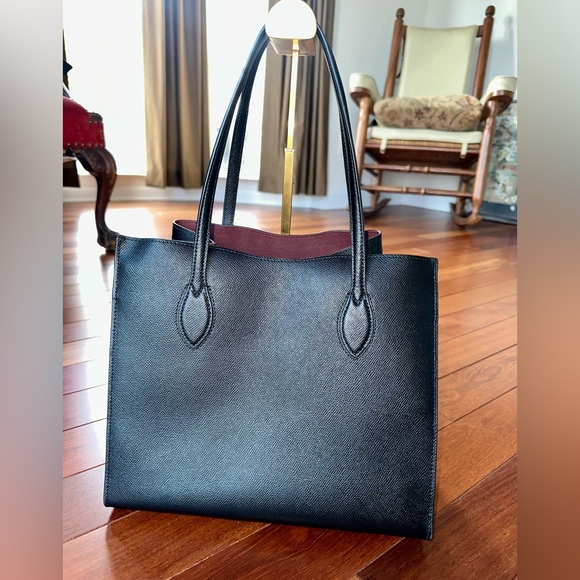 Furla Elegant Black Leather Tote Bag With Suede Interior - Picture 3 of 10